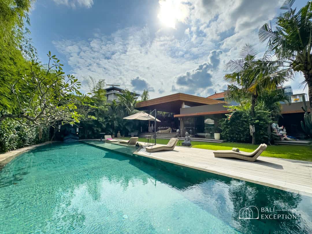 BEAUTIFULLY DESIGN 4 BEDROOM VILLA FOR SALE LEASEHOLD IN BERAWA BE-2263 